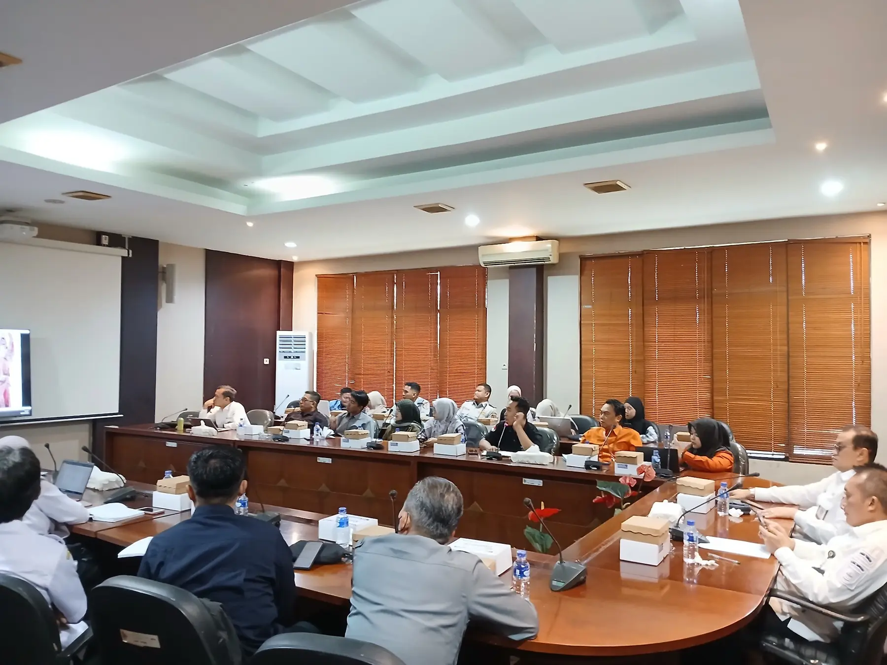 Cross-functional stakeholders in a project coordination meeting